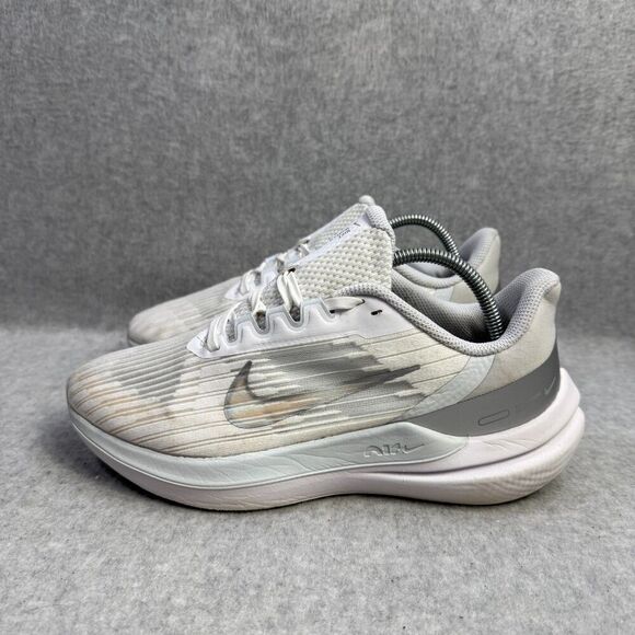 Nike Shoes Womens Size 7 Winflo 9 White Grey Athletic Running Sneaker DD8686-100 - Picture 1 of 9